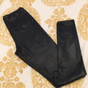 Akira faux leather sz l leggings, stretchy